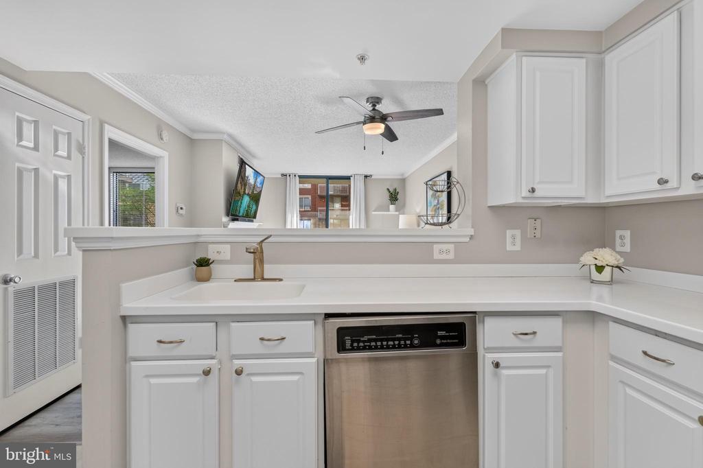 3830 9TH STREET N Unit: 207W