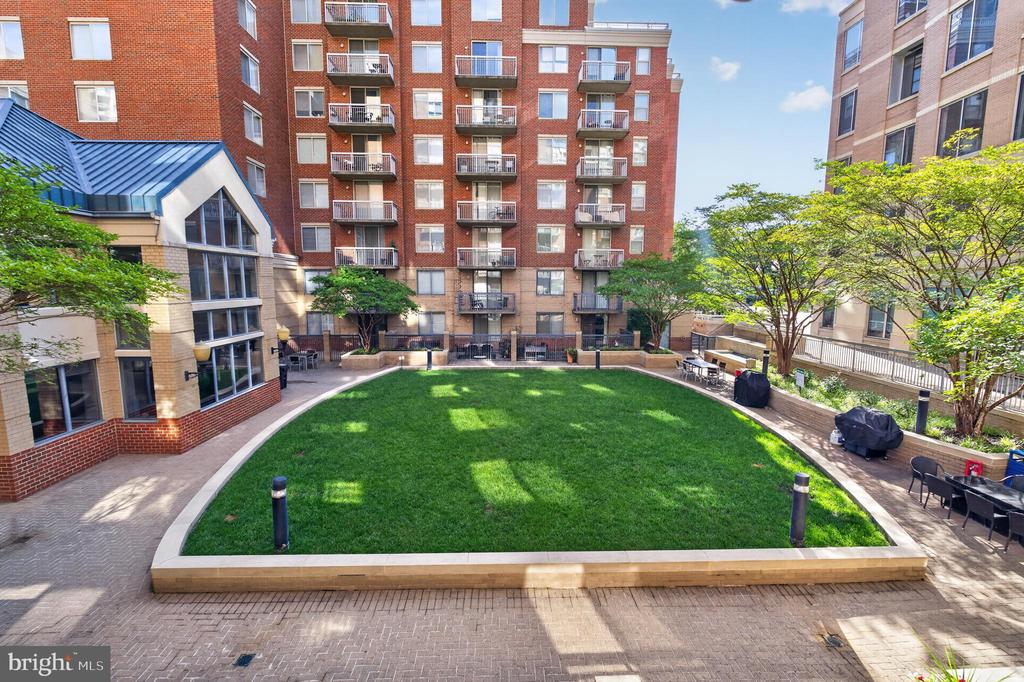 3830 9TH STREET N Unit: 207W