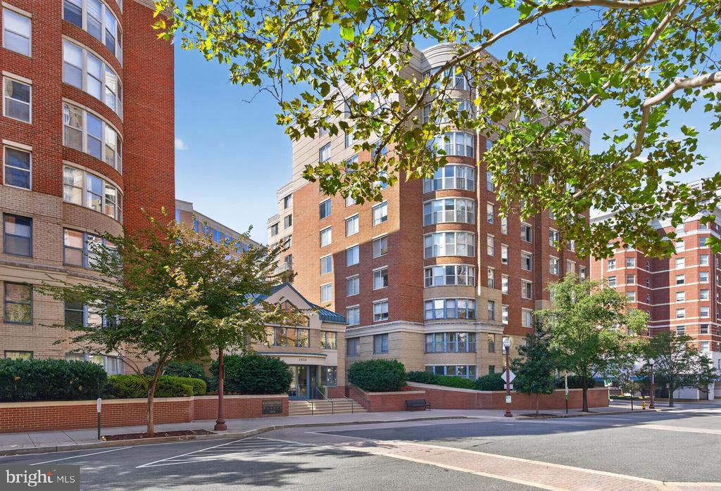 3830 9TH STREET N Unit: 207W