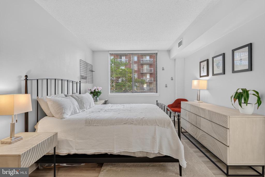 3830 9TH STREET N Unit: 207W