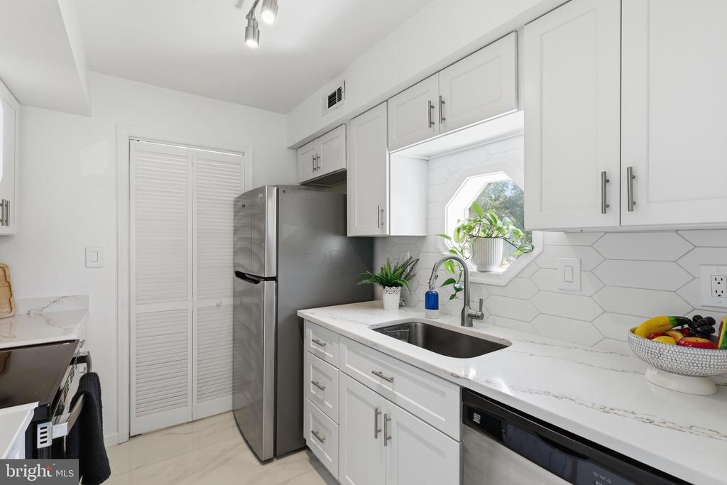 4512 28TH ROAD S Unit: 11-13