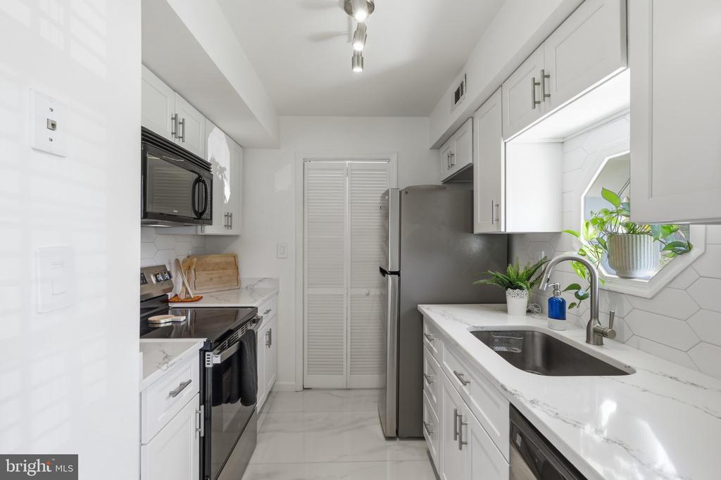 4512 28TH ROAD S Unit: 11-13