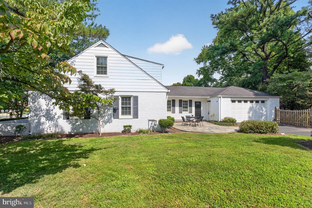 2601 MILITARY ROAD
