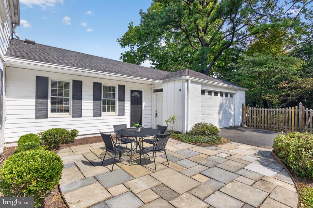 2601 MILITARY ROAD