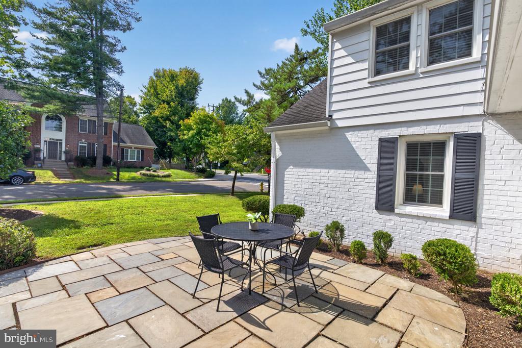 2601 MILITARY ROAD
