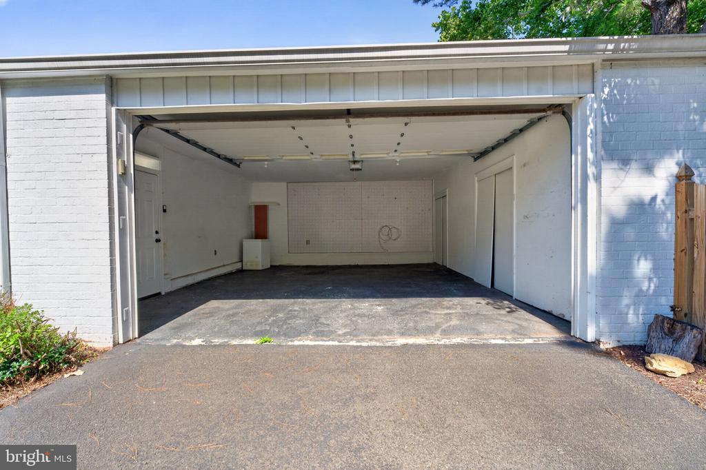 2601 MILITARY ROAD