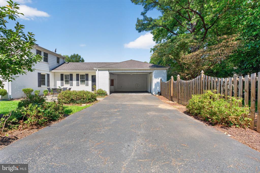 2601 MILITARY ROAD