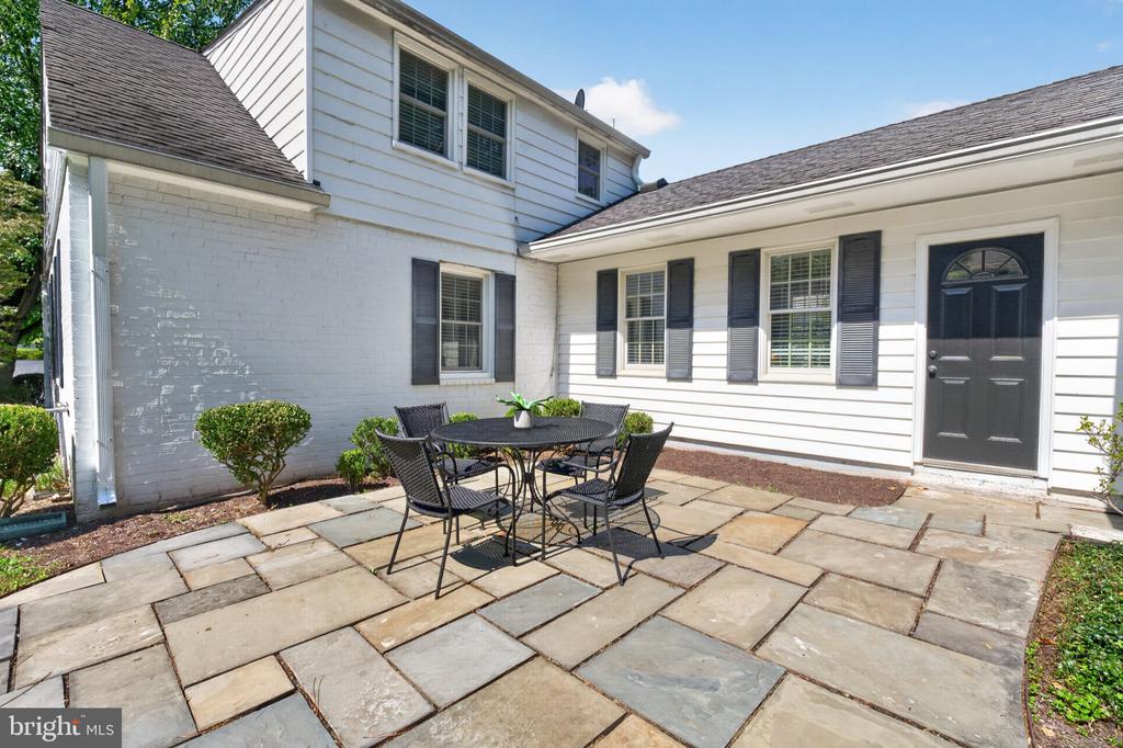 2601 MILITARY ROAD