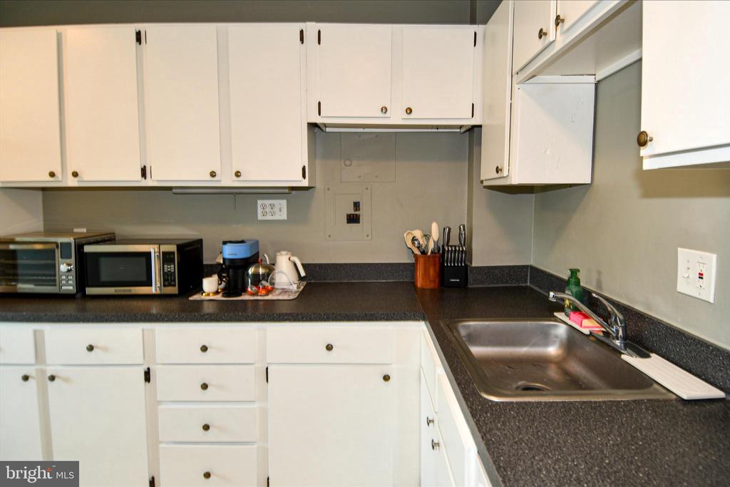 1300 S ARLINGTON RIDGE ROAD Unit: 204