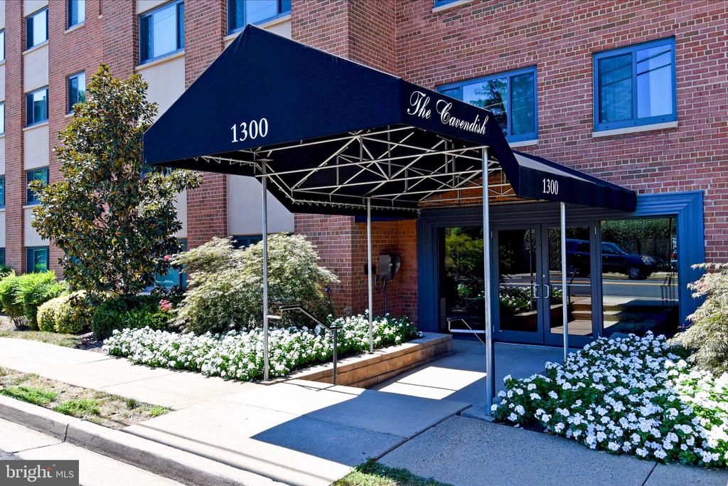 1300 S ARLINGTON RIDGE ROAD Unit: 204