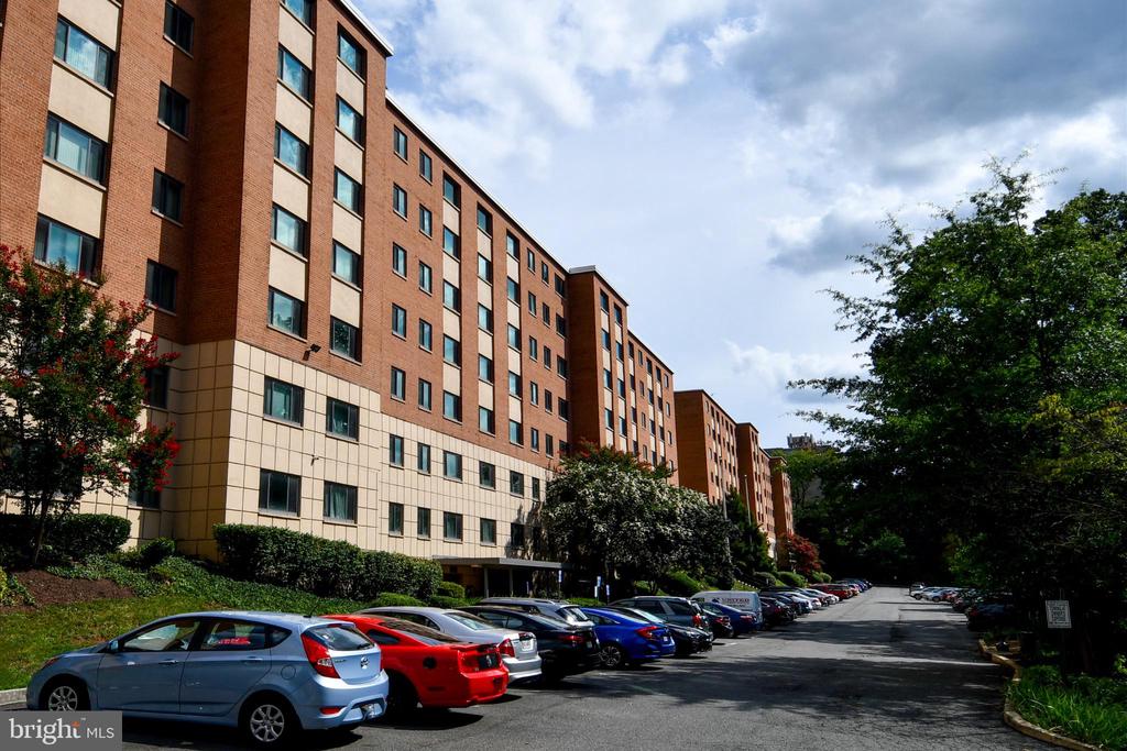 1300 S ARLINGTON RIDGE ROAD Unit: 204