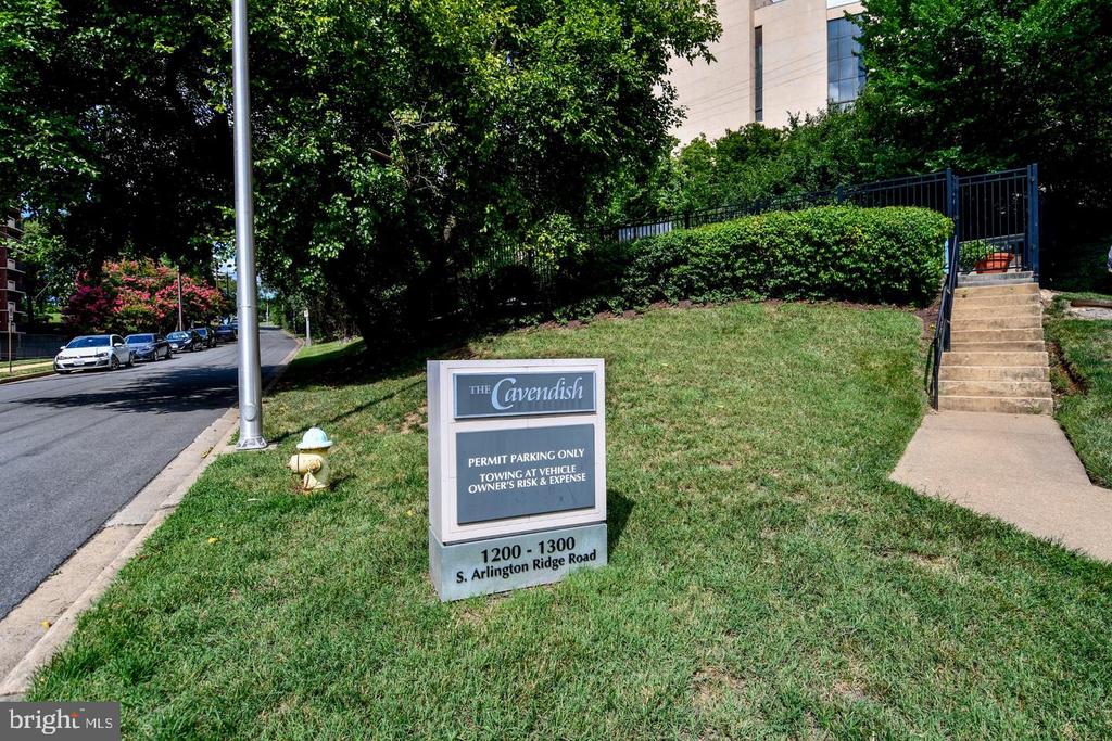 1300 S ARLINGTON RIDGE ROAD Unit: 204