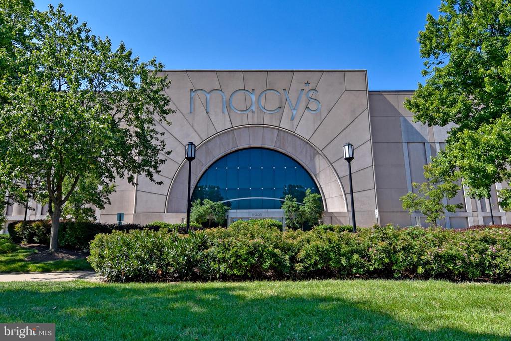 1300 S ARLINGTON RIDGE ROAD Unit: 204