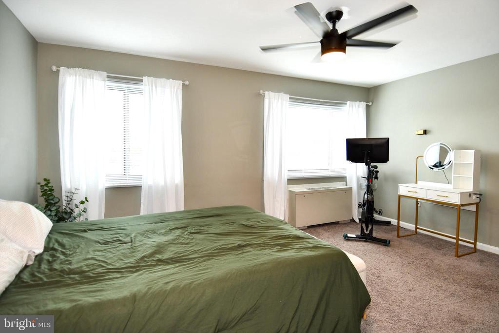 1300 S ARLINGTON RIDGE ROAD Unit: 204