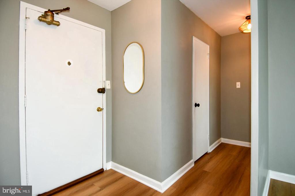 1300 S ARLINGTON RIDGE ROAD Unit: 204