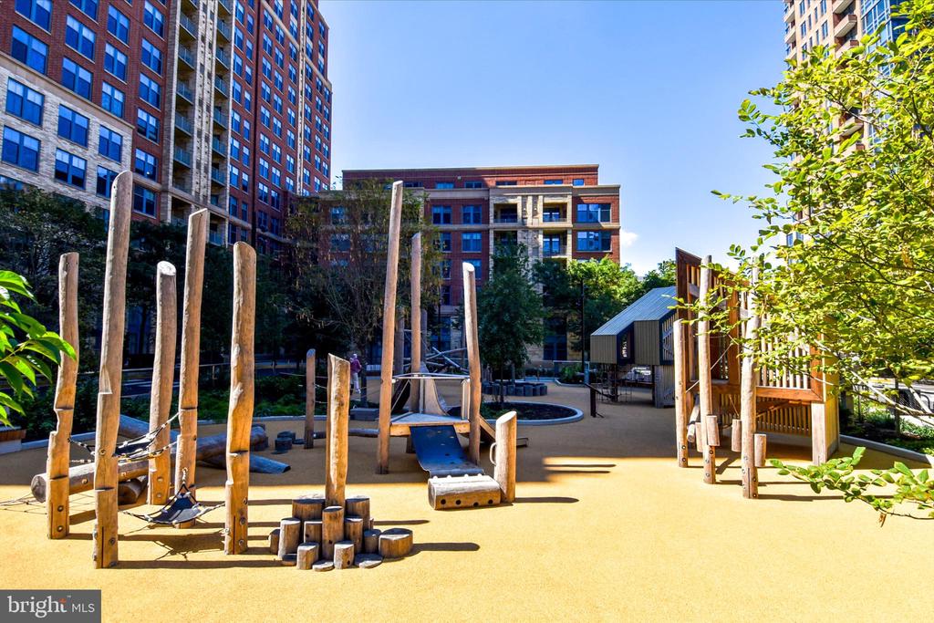 1300 S ARLINGTON RIDGE ROAD Unit: 204