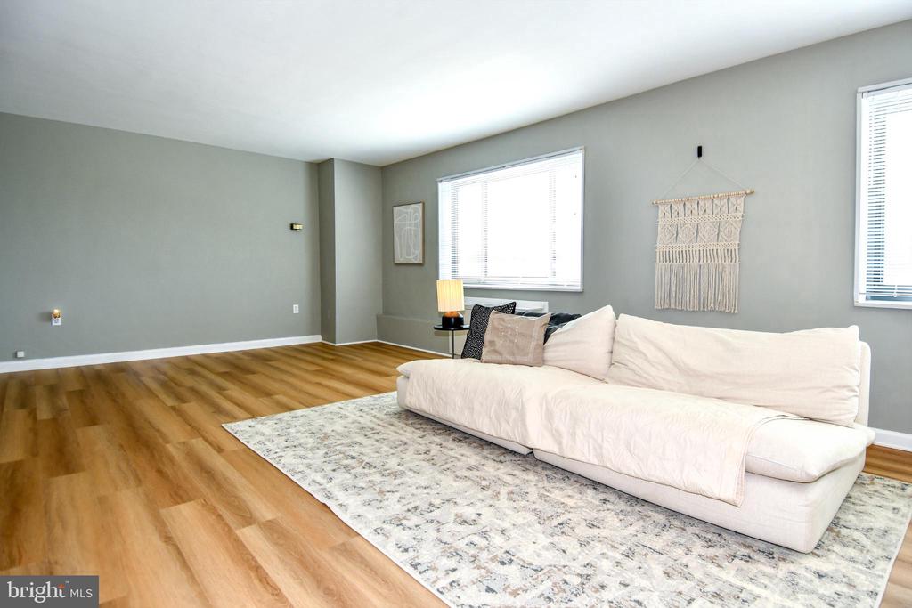 1300 S ARLINGTON RIDGE ROAD Unit: 204