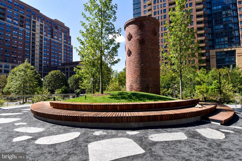 1300 S ARLINGTON RIDGE ROAD Unit: 204