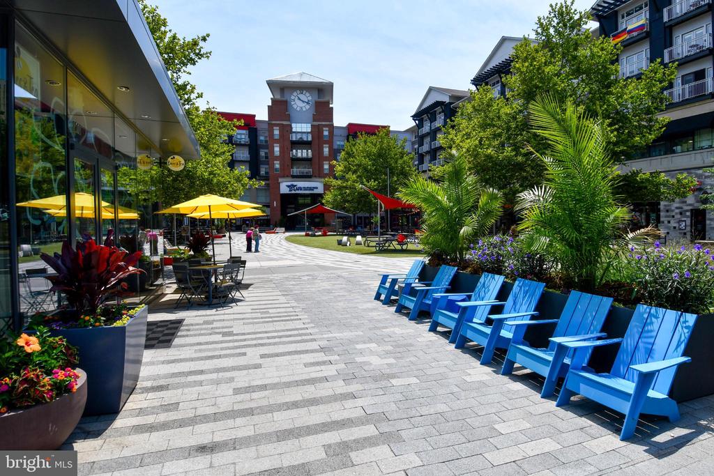 1300 S ARLINGTON RIDGE ROAD Unit: 204