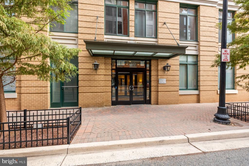 1205 N GARFIELD STREET Unit: 911