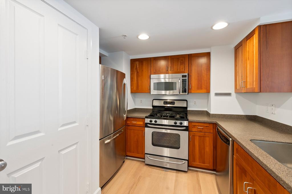 1205 N GARFIELD STREET Unit: 911