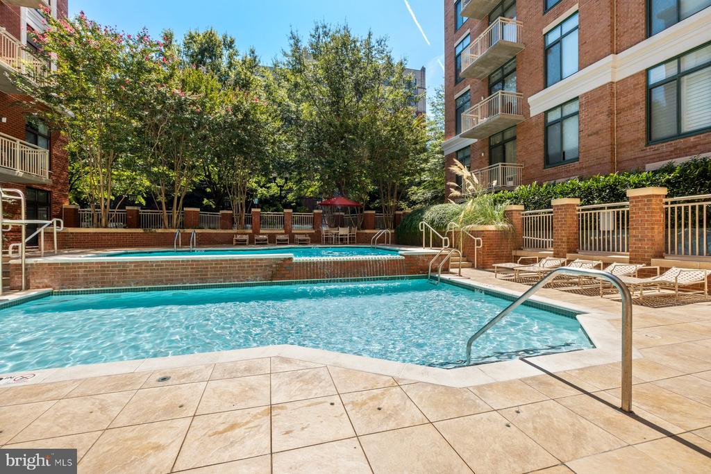 1205 N GARFIELD STREET Unit: 911