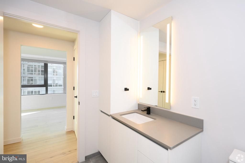 3130 POTOMAC AVENUE Unit: 1106