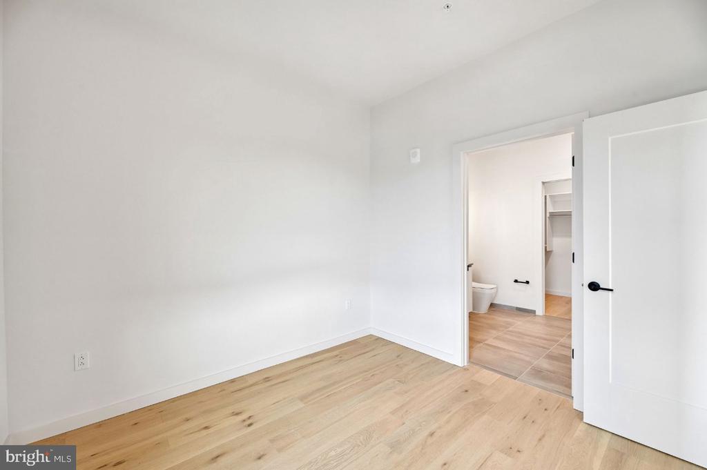 3130 POTOMAC AVENUE Unit: 1107