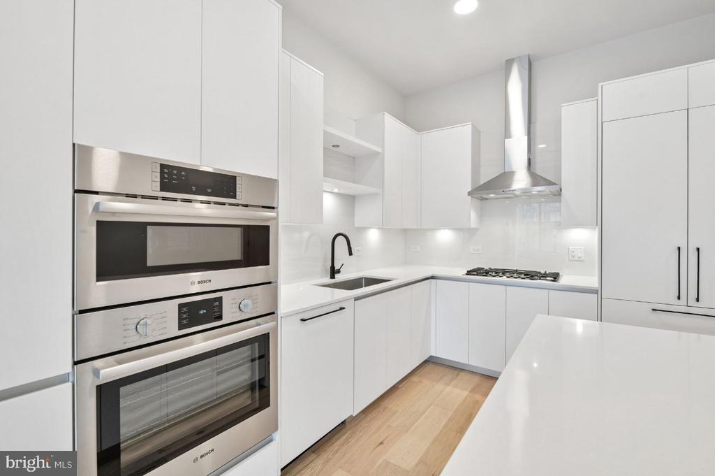 3130 POTOMAC AVENUE Unit: 1107