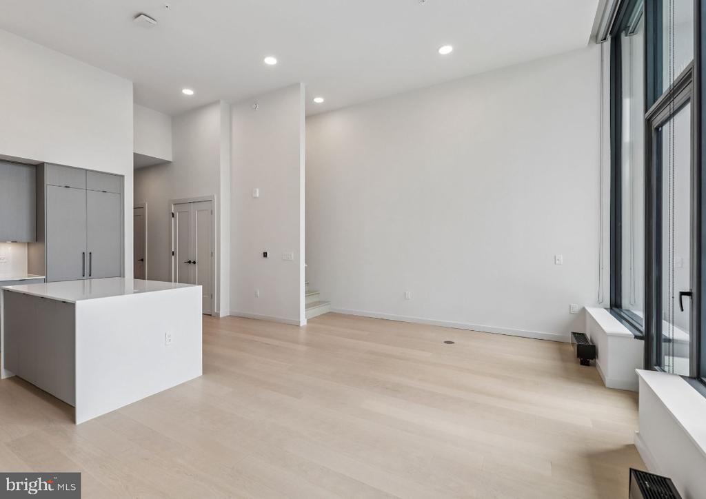 3030 POTOMAC AVENUE Unit: TH1