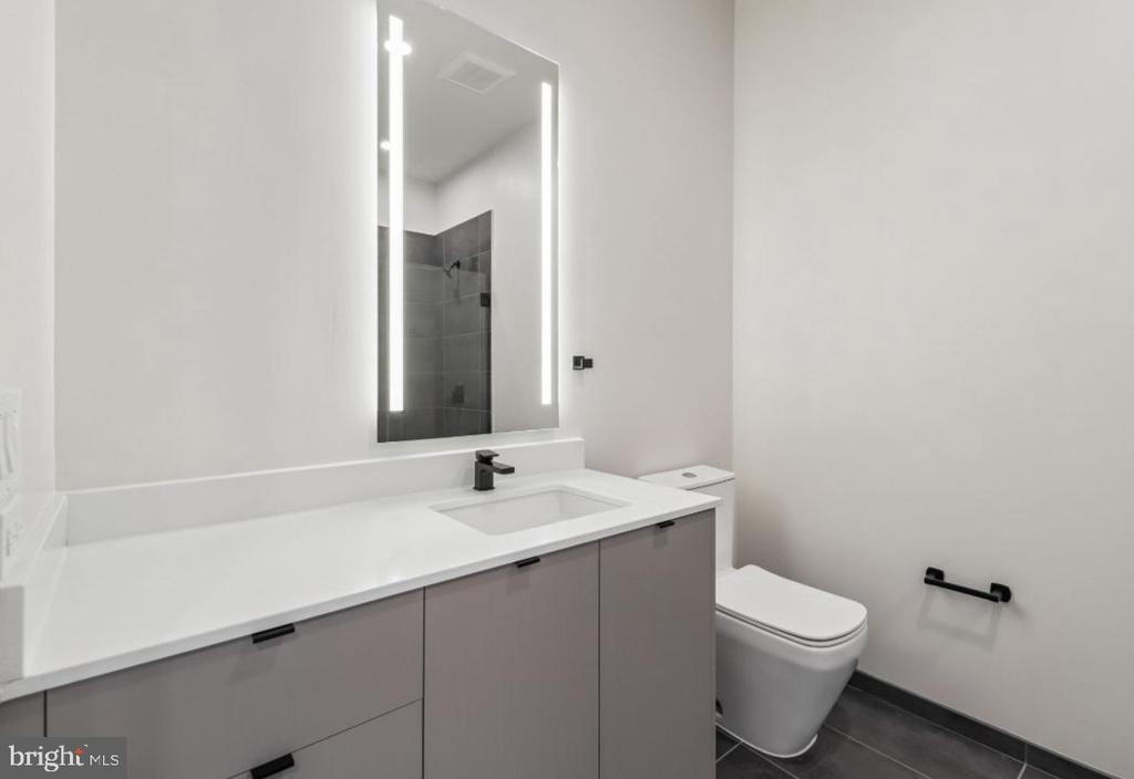 3030 POTOMAC AVENUE Unit: TH1