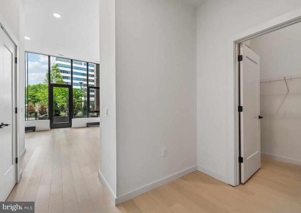 3030 POTOMAC AVENUE Unit: TH1