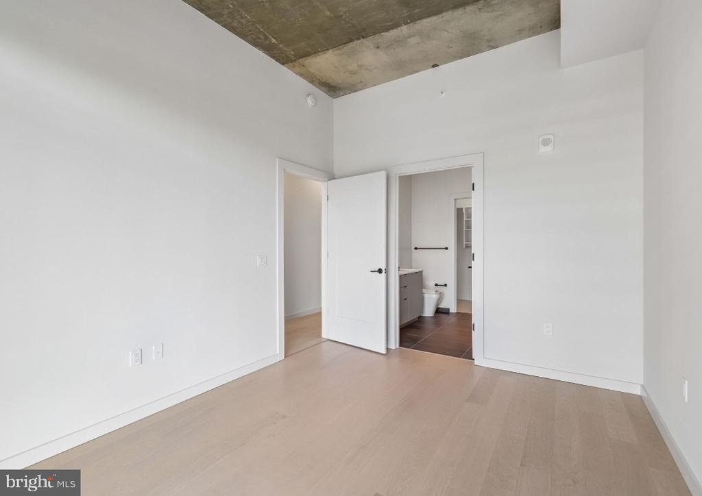 3030 POTOMAC AVENUE Unit: TH1