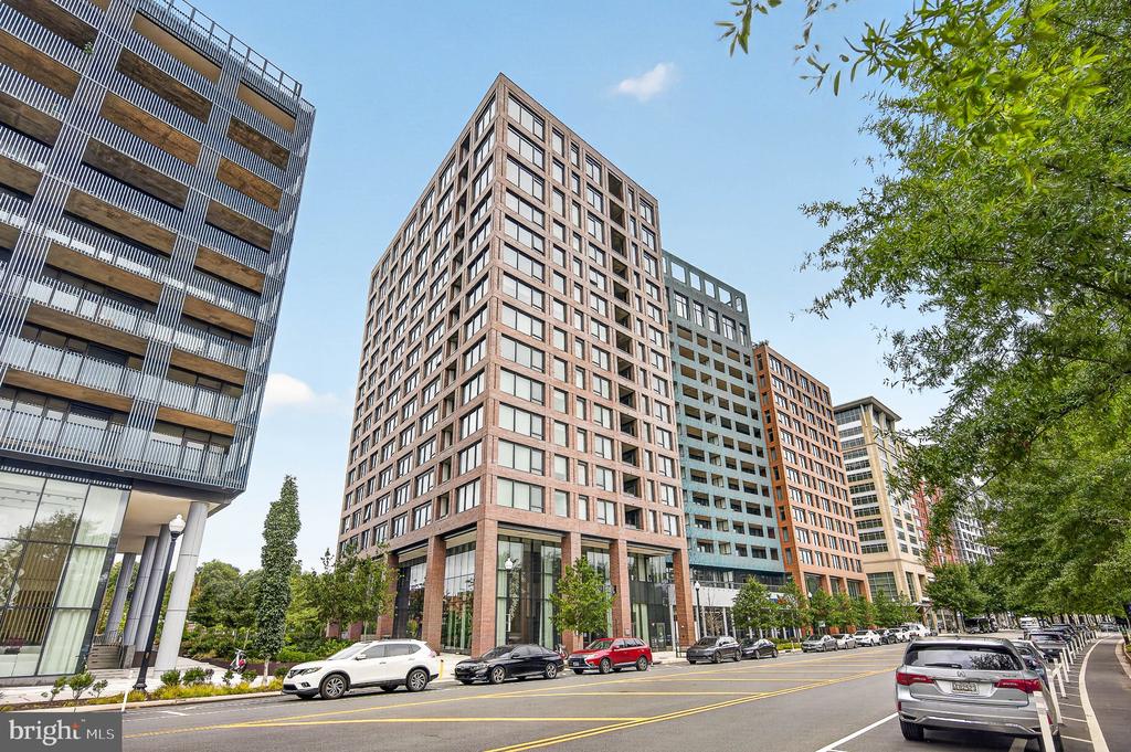 3030 POTOMAC AVENUE Unit: TH1