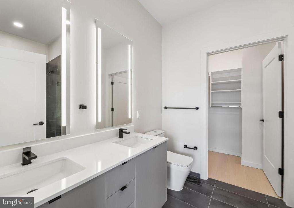 3030 POTOMAC AVENUE Unit: TH1