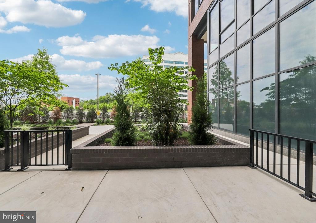 3030 POTOMAC AVENUE Unit: TH1