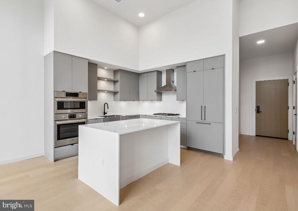3030 POTOMAC AVENUE Unit: TH1