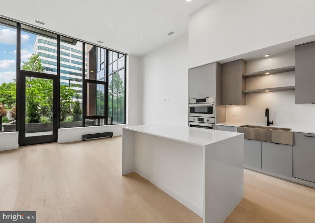 3030 POTOMAC AVENUE Unit: TH1