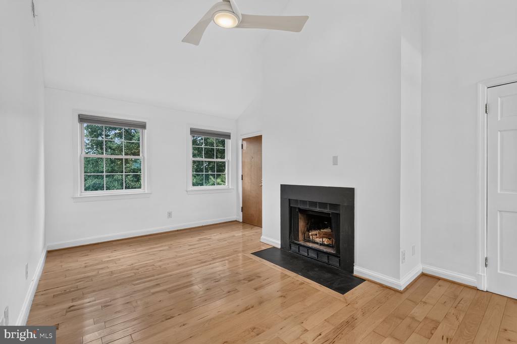 2709 ARLINGTON BOULEVARD Unit: 302