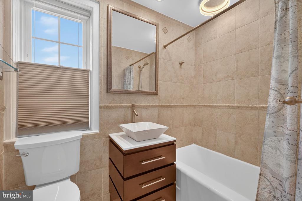 2709 ARLINGTON BOULEVARD Unit: 302