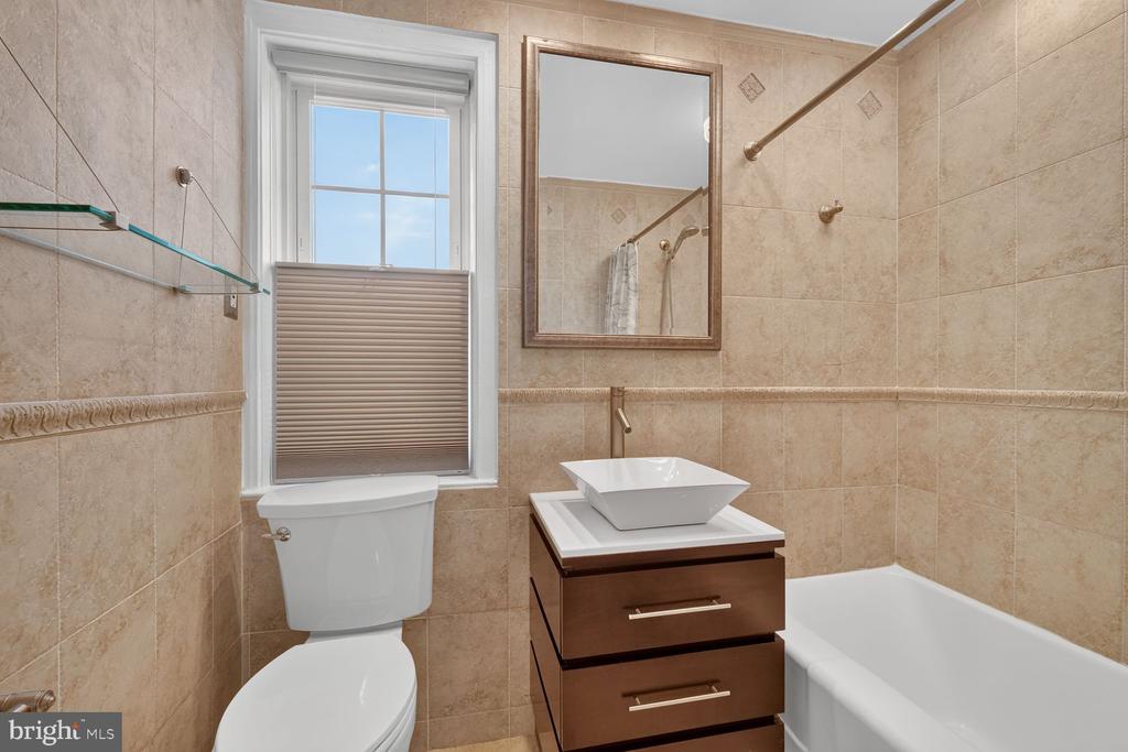 2709 ARLINGTON BOULEVARD Unit: 302