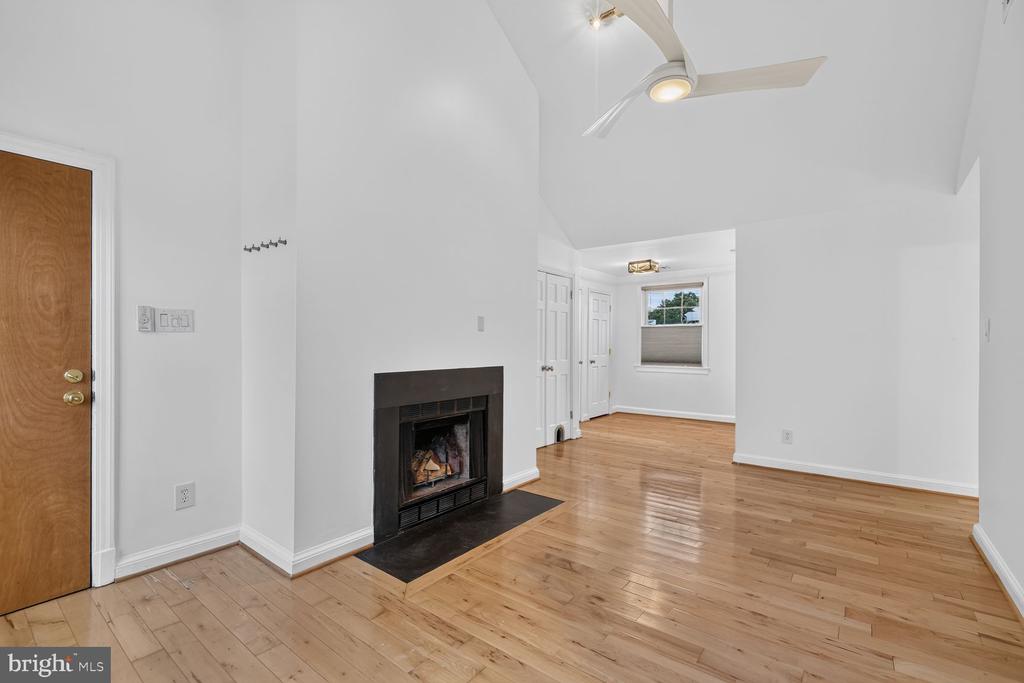 2709 ARLINGTON BOULEVARD Unit: 302