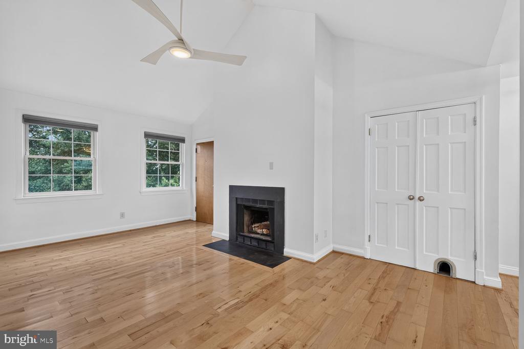 2709 ARLINGTON BOULEVARD Unit: 302