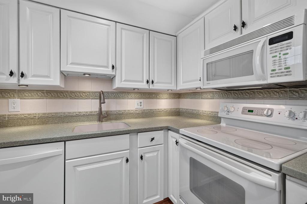2709 ARLINGTON BOULEVARD Unit: 302