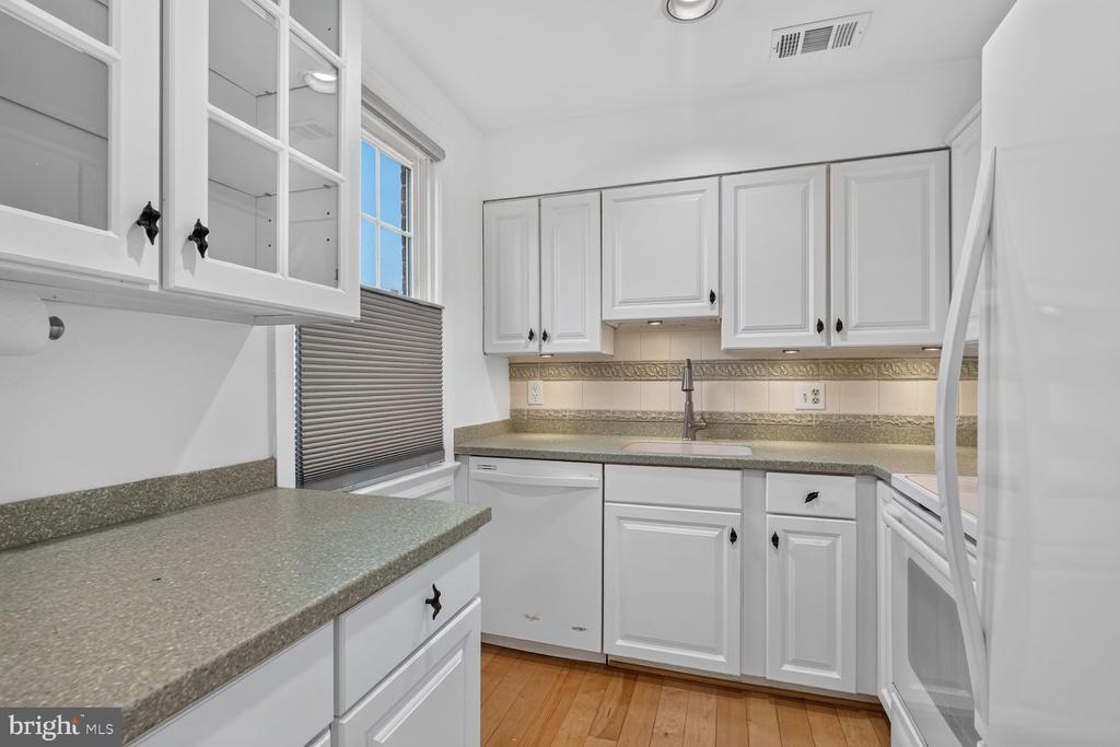 2709 ARLINGTON BOULEVARD Unit: 302
