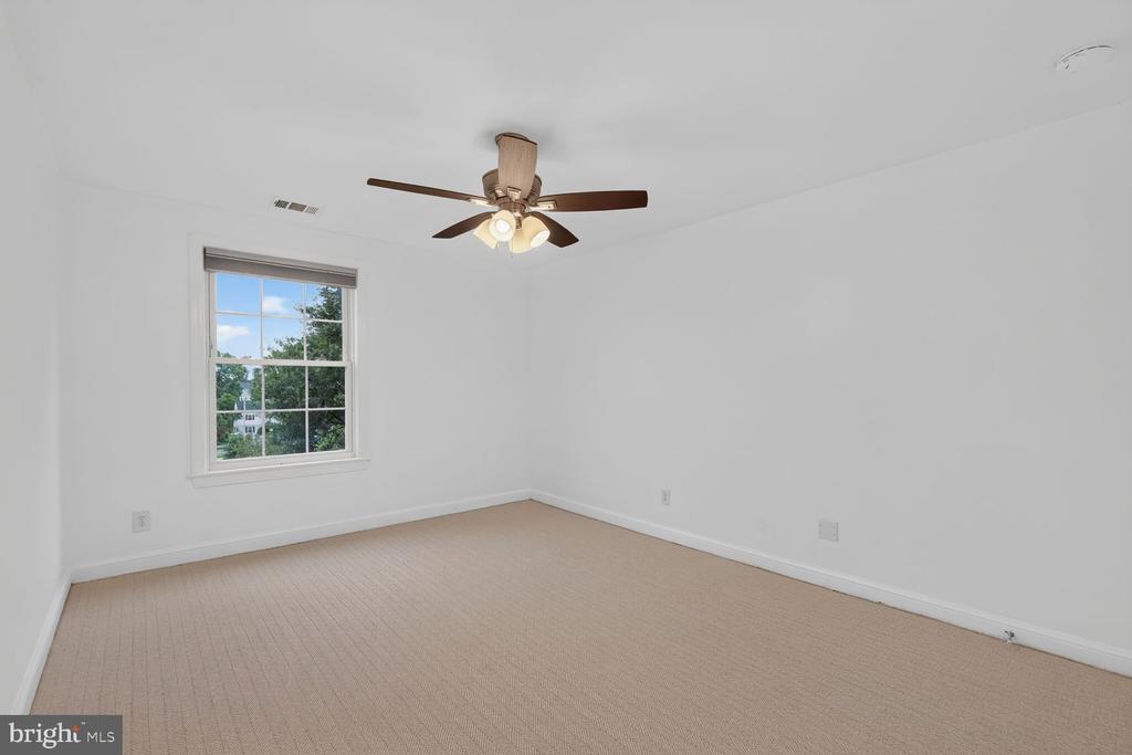 2709 ARLINGTON BOULEVARD Unit: 302