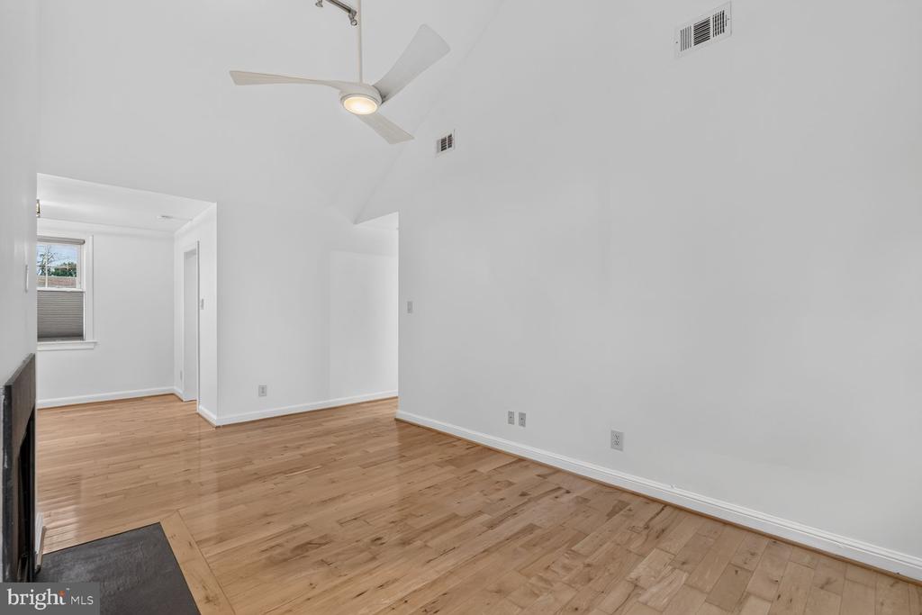 2709 ARLINGTON BOULEVARD Unit: 302
