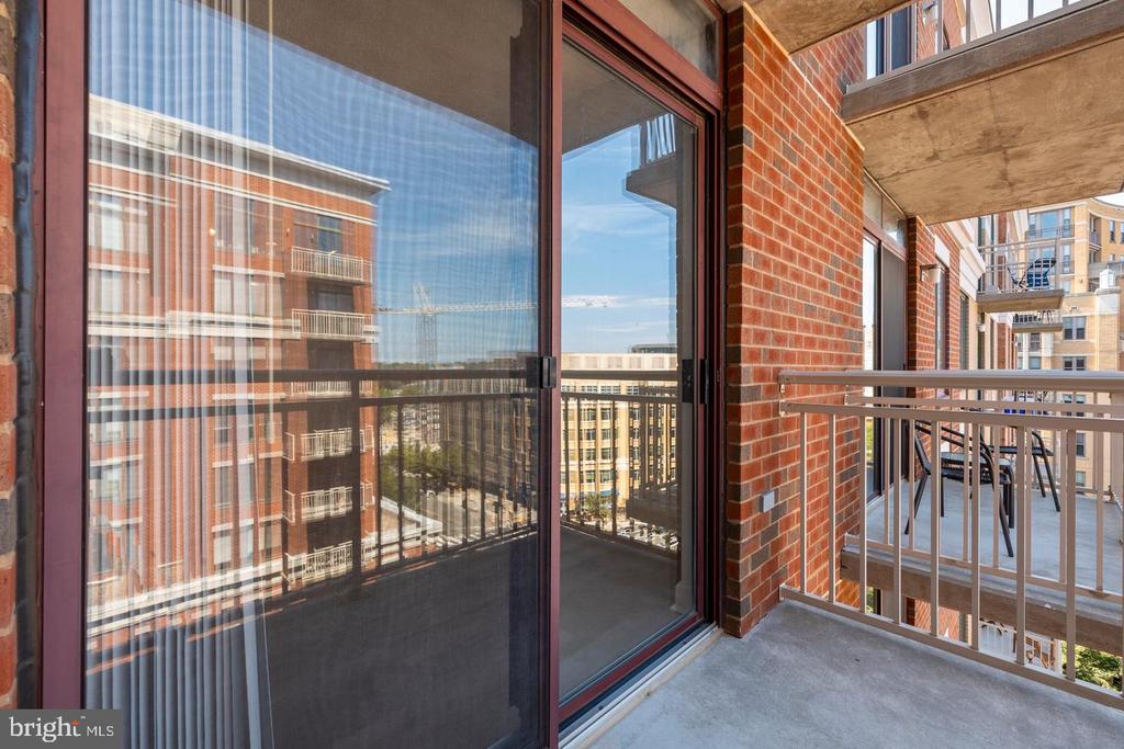 1205 N GARFIELD STREET Unit: 911