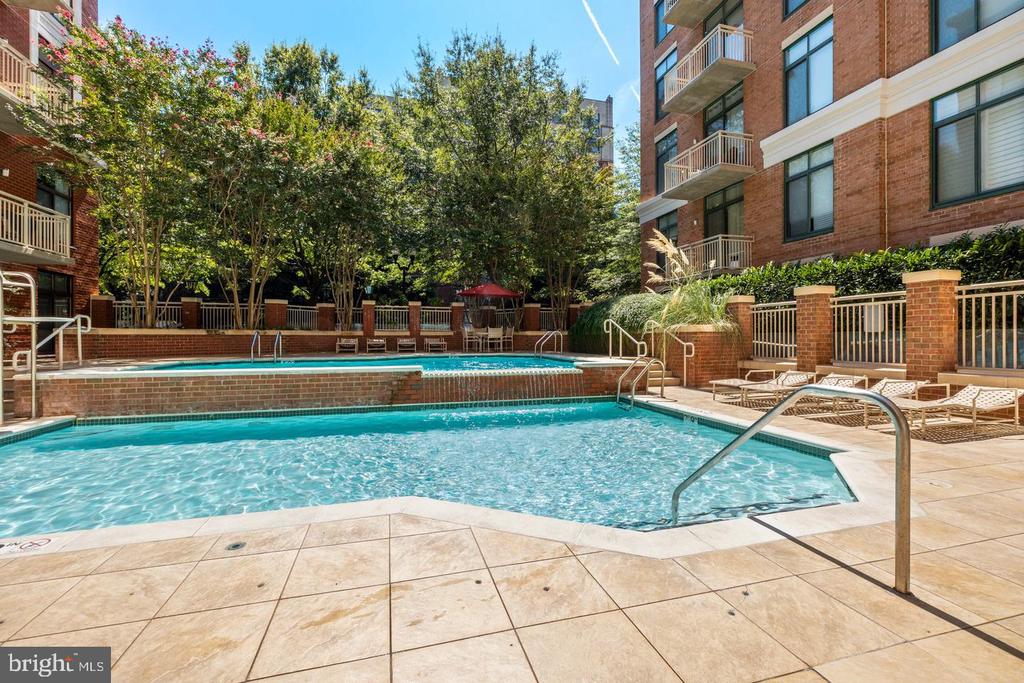 1205 N GARFIELD STREET Unit: 911