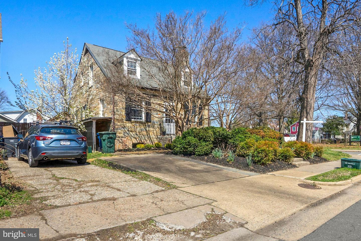222 E Oxford AVENUE